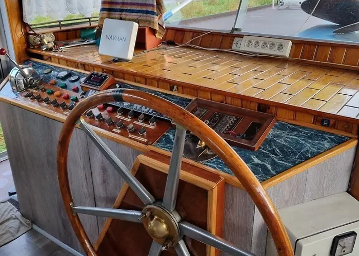 Péniche à Bateau-hôtel *